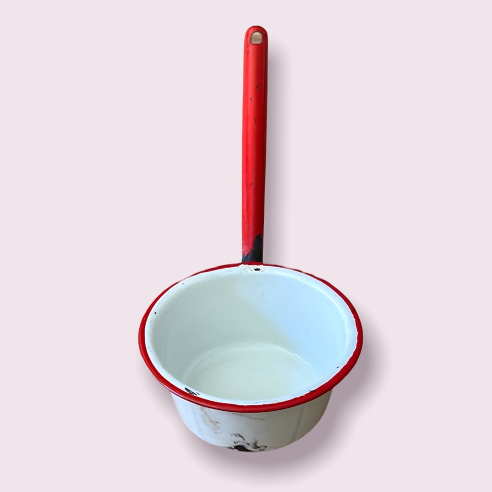 SOLDⓂ️Vintage Enamelware Water Dipper Ladle White with Red Trim and Handle